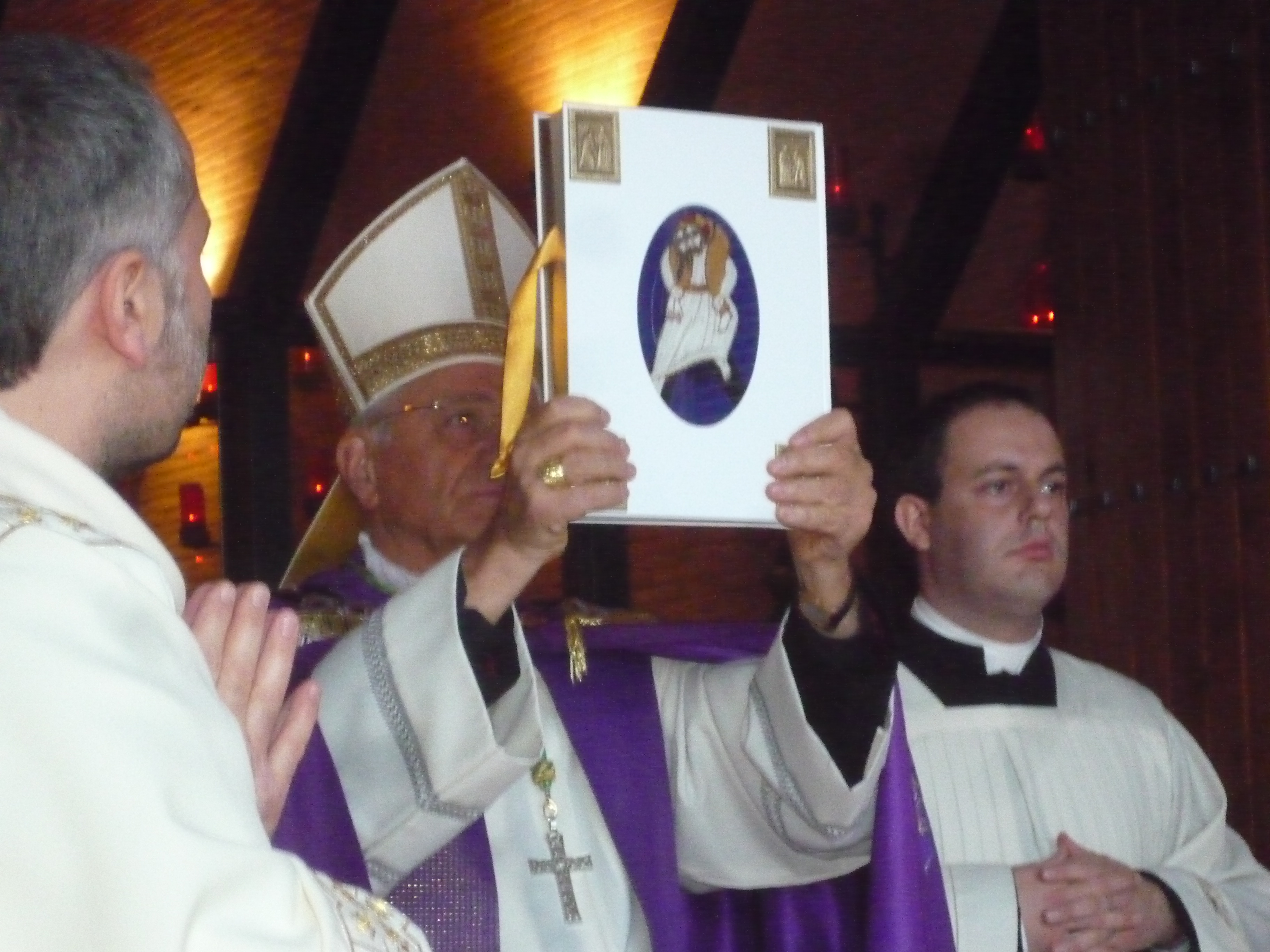 A COLLEVALENZA APERTA LA PORTA SANTA PER IL GIUBILEO DELLA MISERICORDIA AL SANTUARIO DELL’AMORE MISERICORDIOSO
