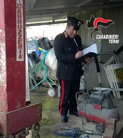 ACQUASPARTA (TR), CARABINIERI SCOPRONO E CHIUDONO CARROZZERIA ABUSIVA: SEGNALATO IL “TITOLARE” E MULTATI I “CLIENTI”