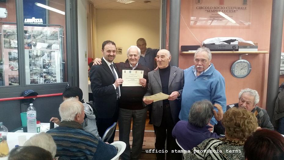 LUGNANO IN TEVERINA, SINDACO FILIBERTI FESTEGGIA SAN VALENTINO CON ANZIANI: DONATO NUOVO PC A CIRCOLO SEMPER LUCIDAE