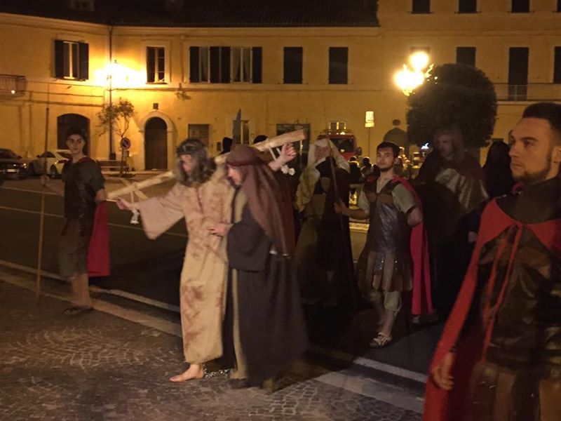 SUCCESSO DI PARTECIPAZIONE ALLA RAPPRESENTAZIONE DELLA PASSIONE DI GESU’ CRISTO A S.LORENZO NUOVO