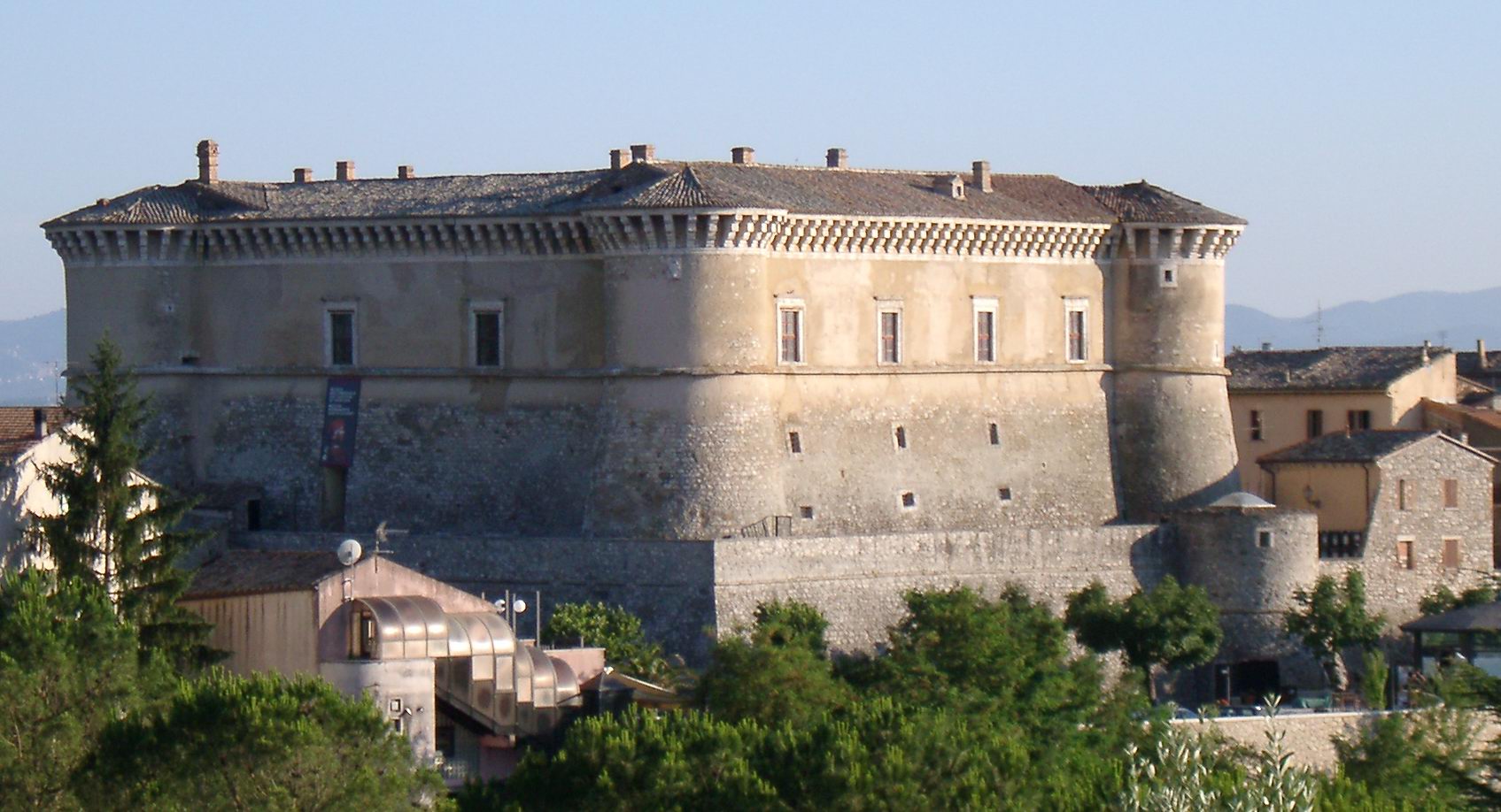 ALVIANO, PRIMA EDIZIONE DI “CASTELLO IN FIORE”.