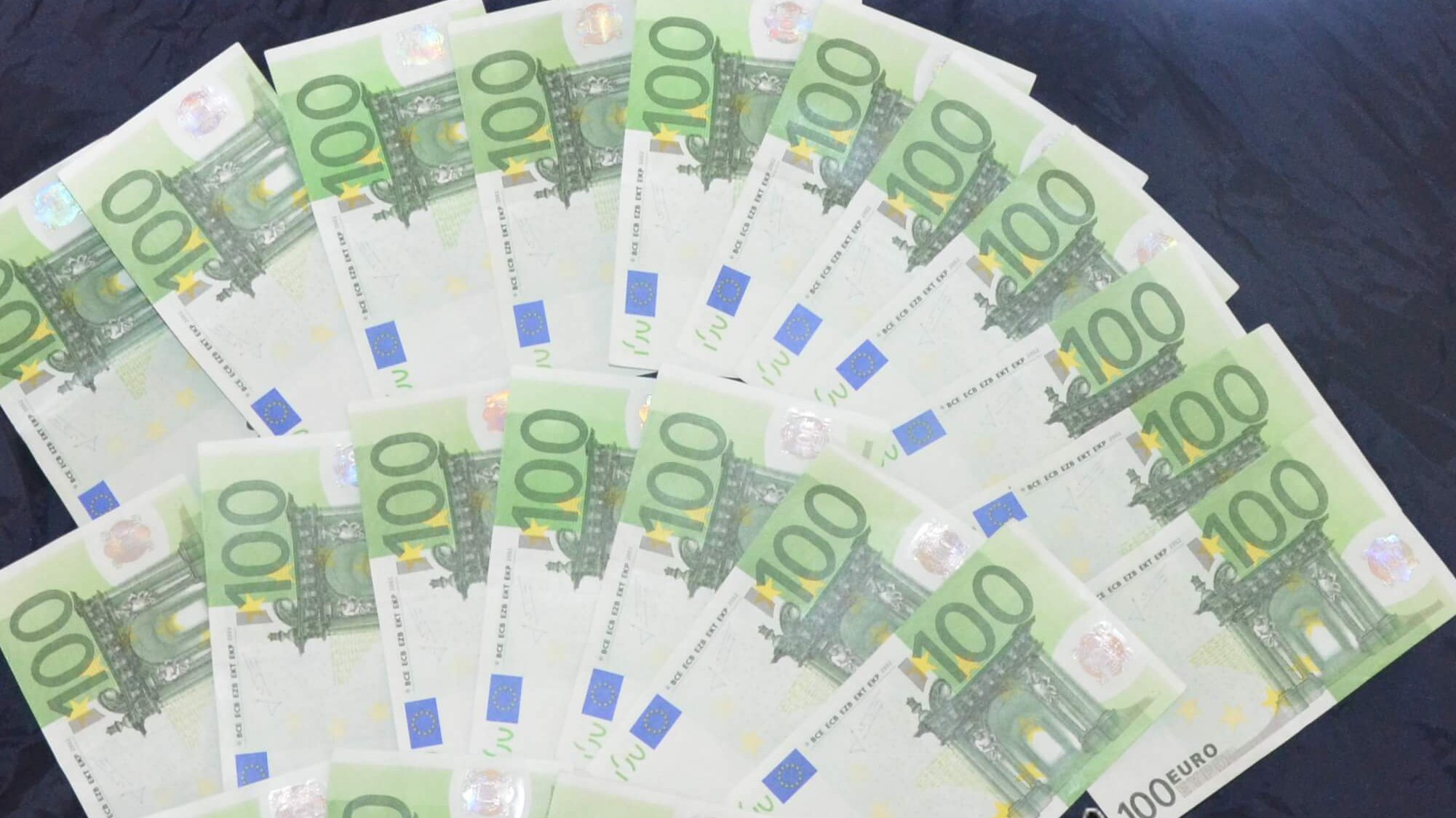 NARNI (TR), BECCATA PER STRADA DAI CARABINIERI CON OLTRE 2.000 € IN BANCONOTE FALSE: ARRESTATA 46ENNE DI CALVI DELL’UMBRIA (TR)