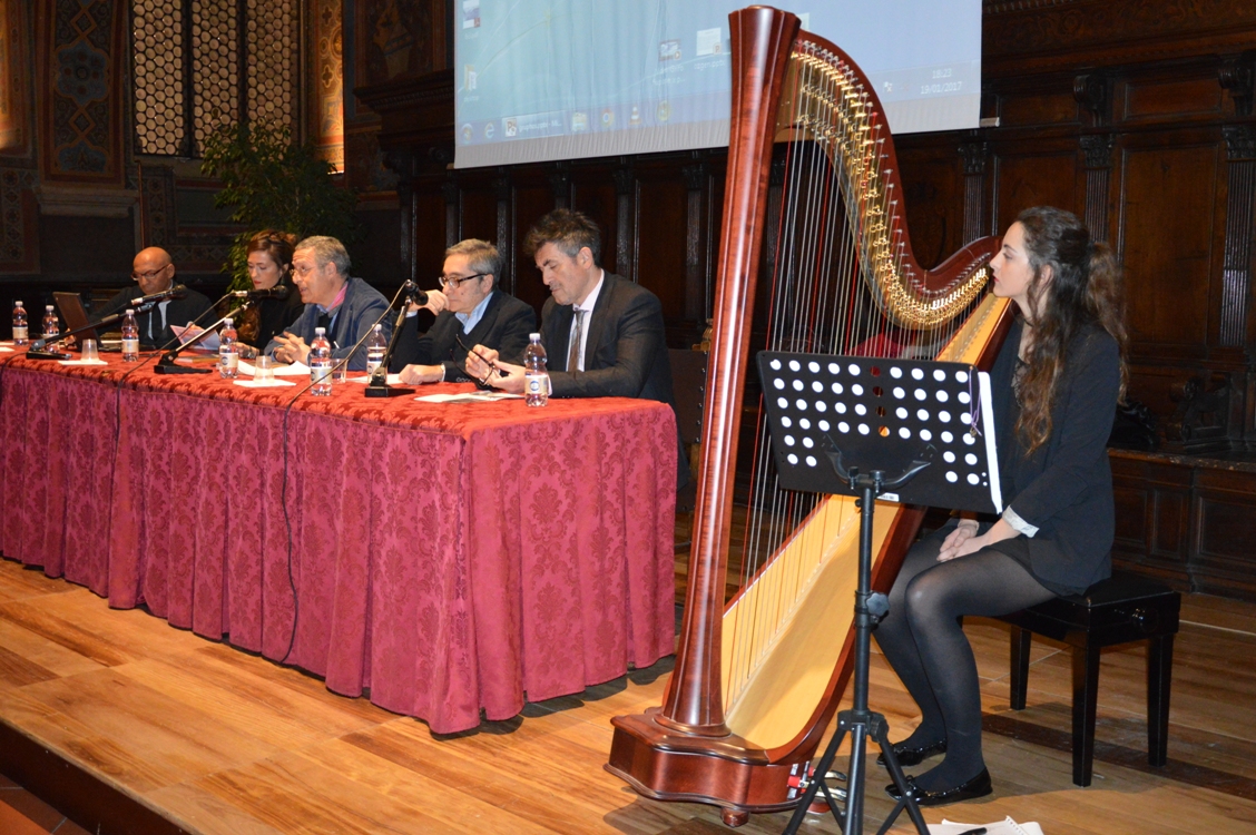 IL GRIFO, IL SIMBOLO, LA STORIA E IL MITO NEL LAVORO DI ÖZGEN KOLASIN