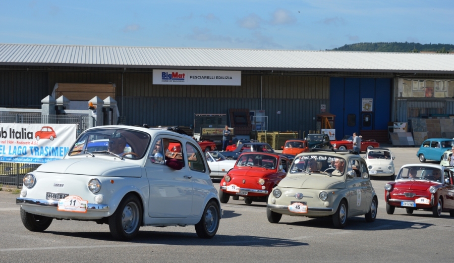 AD ORVIETO SUCCESO DEL RADUNO DELLE FIAT 500