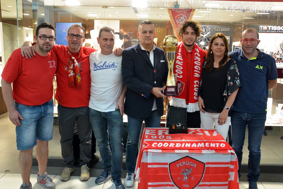PERUGIA CALCIO, CONSEGNATO IL PREMIO ‘MIGLIOR GRIFONE’ A JACOPO DEZI.