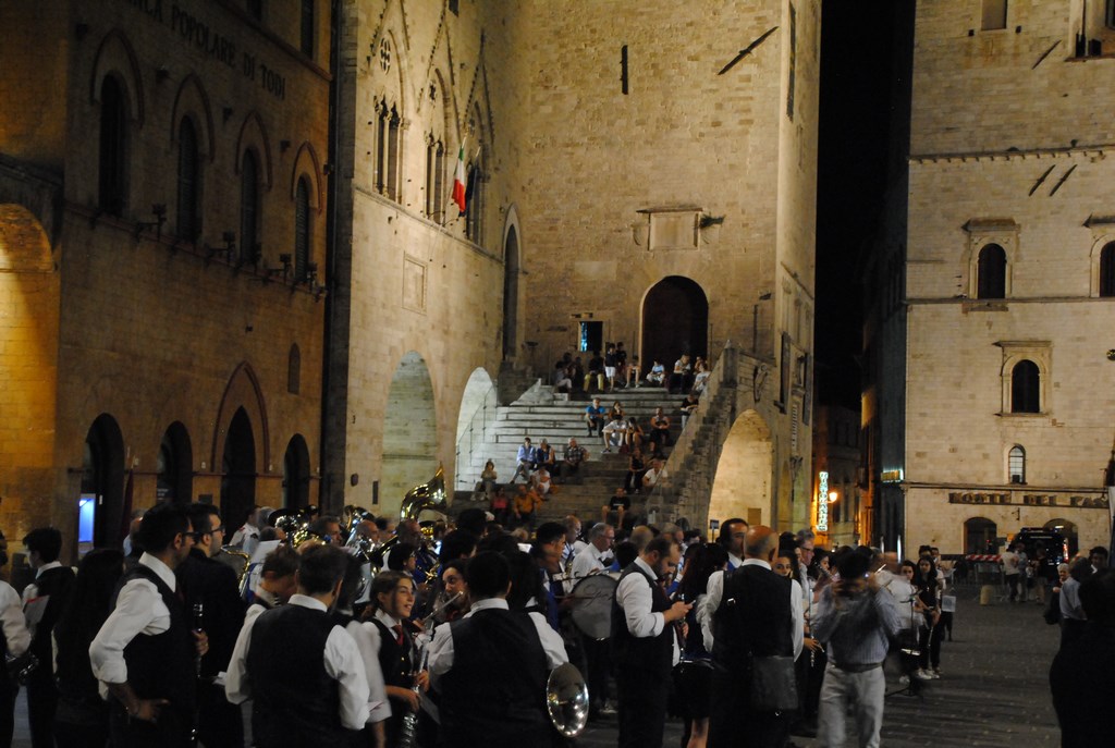 DOPO UN ANNO DI ASSENZA TORNA A TODI LA NOTTE BIANCA.