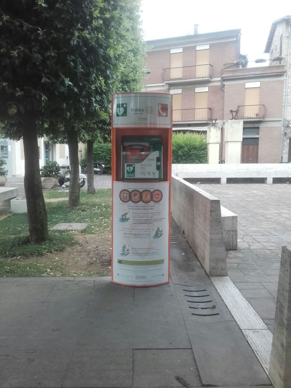 AMELIA, CISOM DONA DEFIBRILLATORE PUBBLICO.