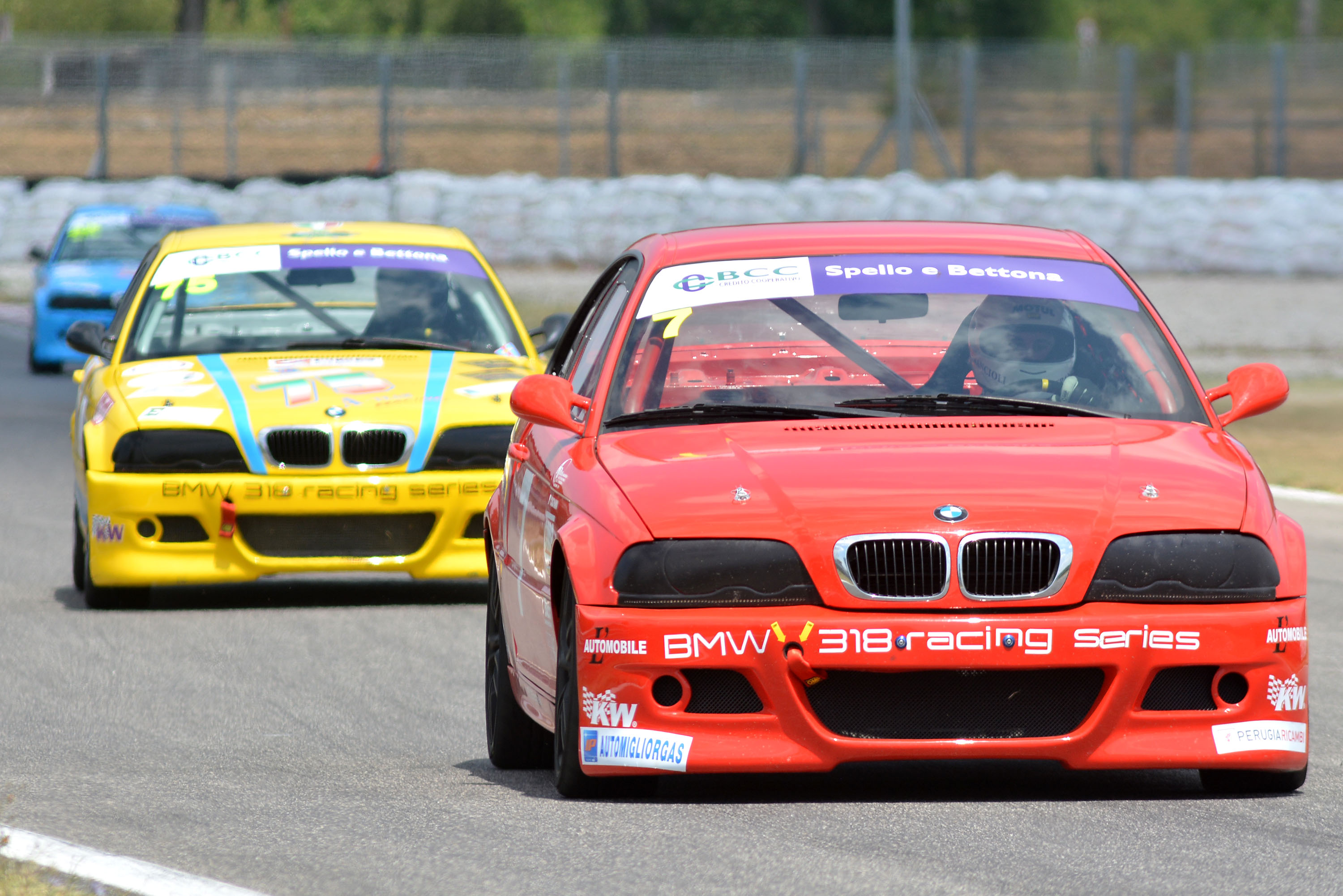 BORZACCHINI, BUONO IL DEBUTTO DELLA BMW 318 RACING SERIES.
