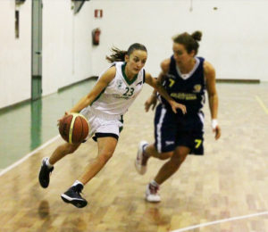 IRENE KOLAR SI PRESENTA.