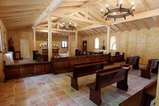 RICOSTRUZIONE POST TERREMOTO IN UMBRIA: CON L’INAUGURAZIONE UFFICIALE DELLA CAPPELLA DI SAN BENEDETTO IN MONTE SI COMPLETA IL PROGETTO #LEFFEPERNORCIA.