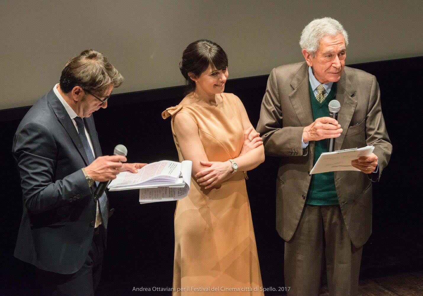 SPELLO APRE LE PORTE DI PALAZZO COMUNALE AL MAESTRO FEDERICO SAVINA PER UN VIAGGIO NELLA CINEMATOGRAFIA.