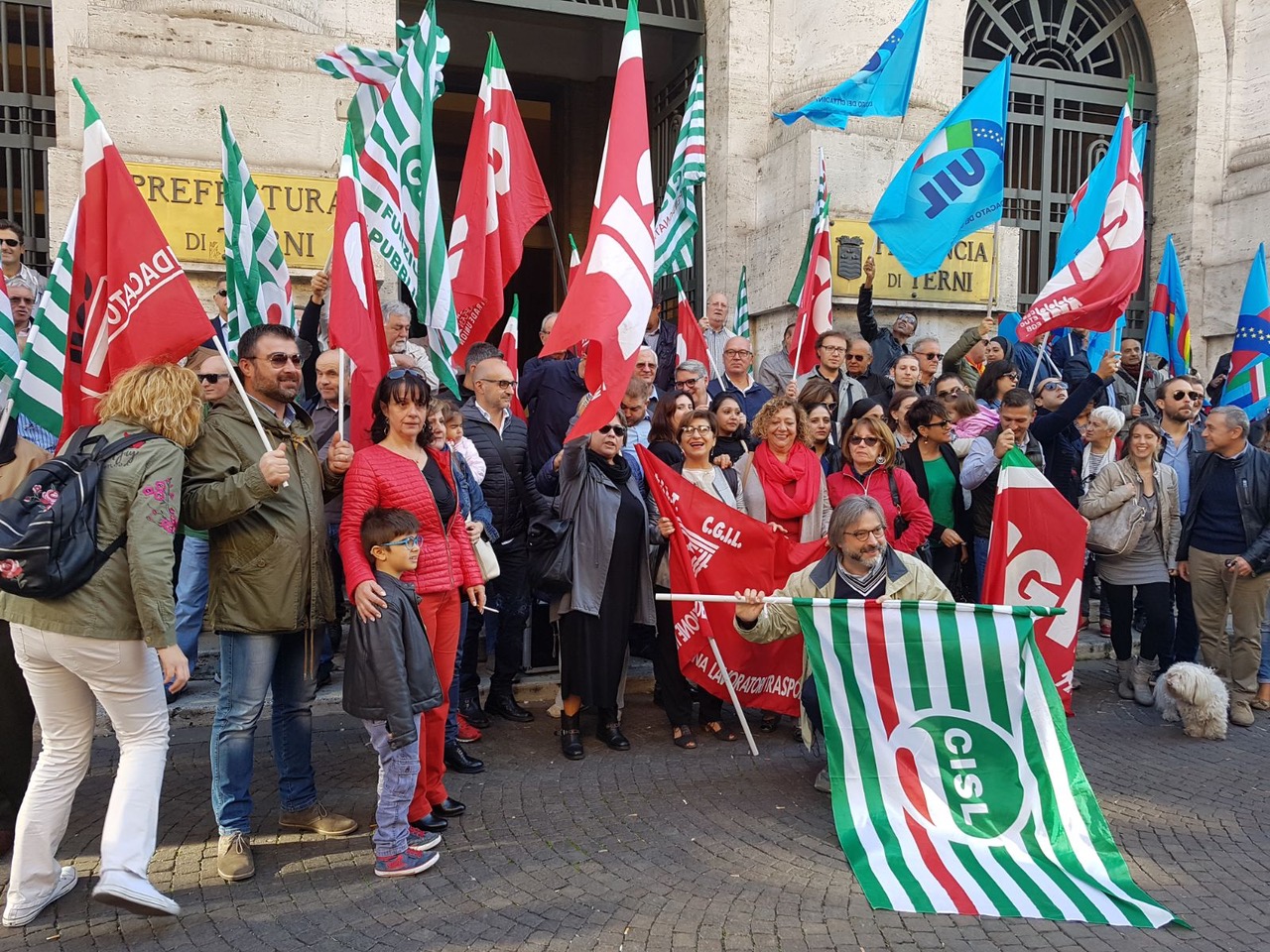 CAMBIARE LE PENSIONI, DARE LAVORO AI GIOVANI: CGIL, CISL E UIL IN PIAZZA A PERUGIA E TERNI.