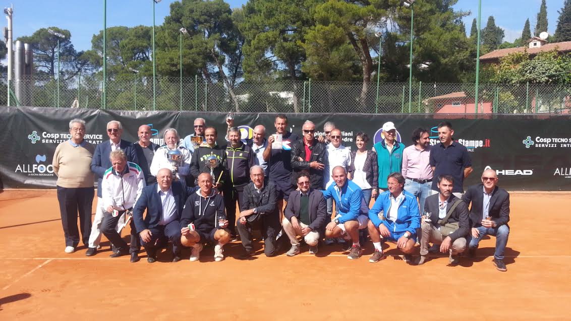 USSI TOSCANA VINCE IL PRIMO CAMPIONATO ITALIANO DI TENNIS A SQUADRE PER GIONALISTI OSPITATO A PERUGIA.