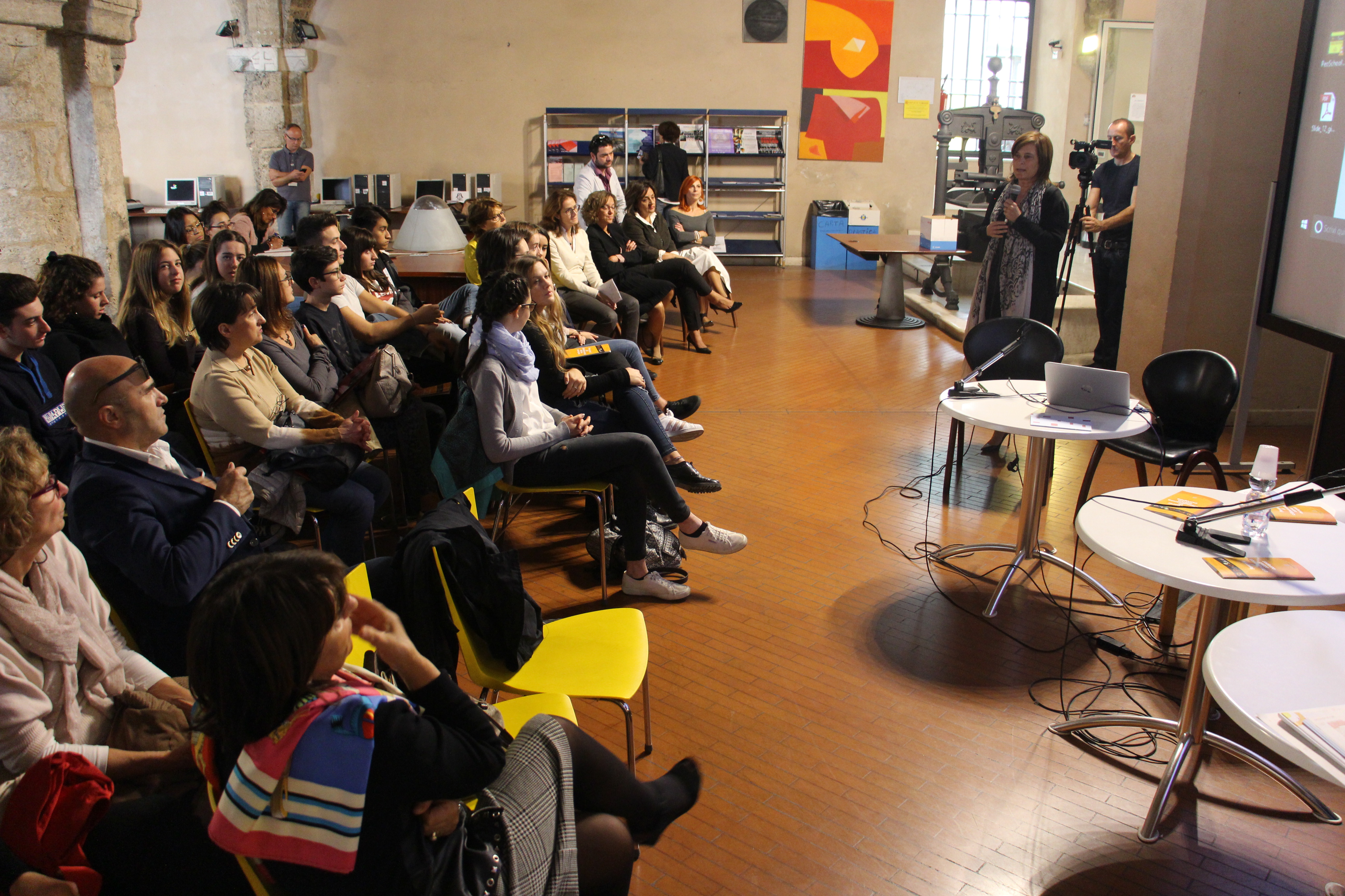 ASSEMBLEA LEGISLATIVA: PRESIDENTE PORZI A ‘UMBRIA LIBRI’ PRESENTA IL PROGETTO DI CITTADINANZA ATTIVA “PEOSCHOOL”: “UNA SCOMMESSA VINTA E PRONTA A CRESCERE”