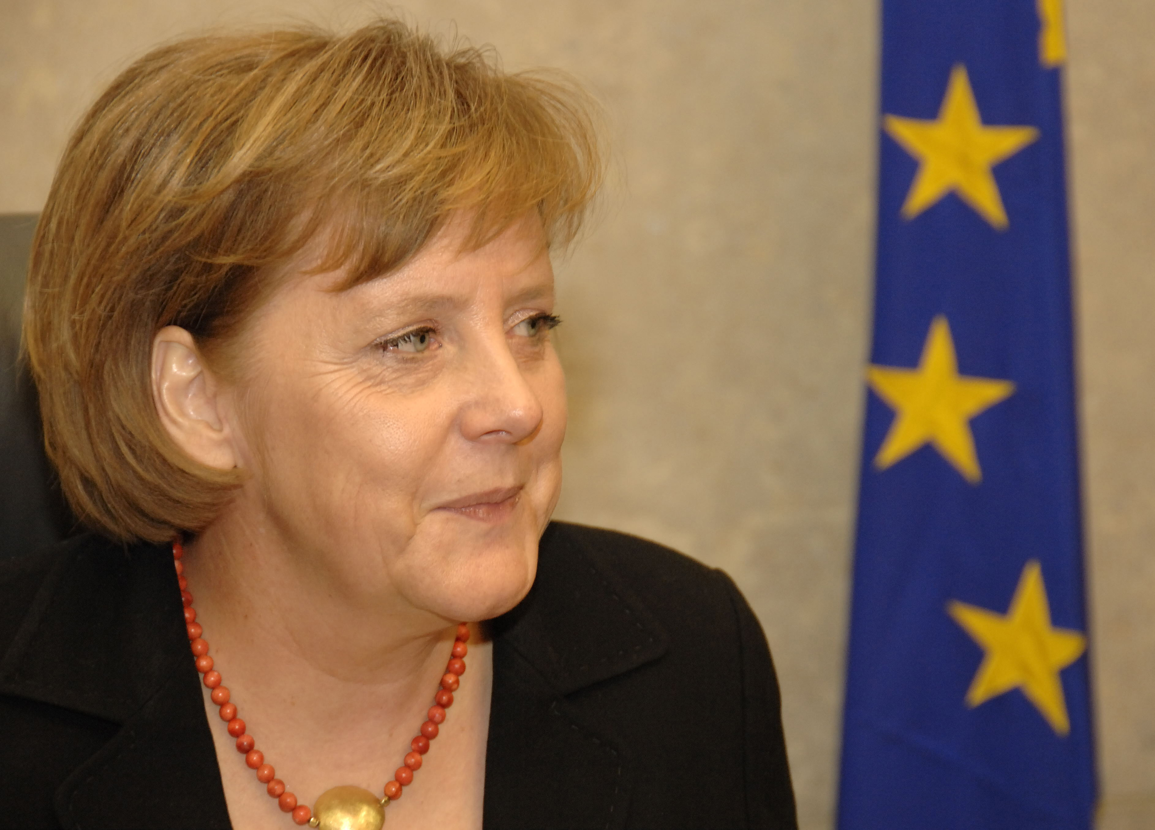 LAMPADA DELLA PACE A CANCELLIERA GERMANA MERKEL. MARINI “ORGOGLIOSI DI ACCOGLIERLA IN UMBRIA”.
