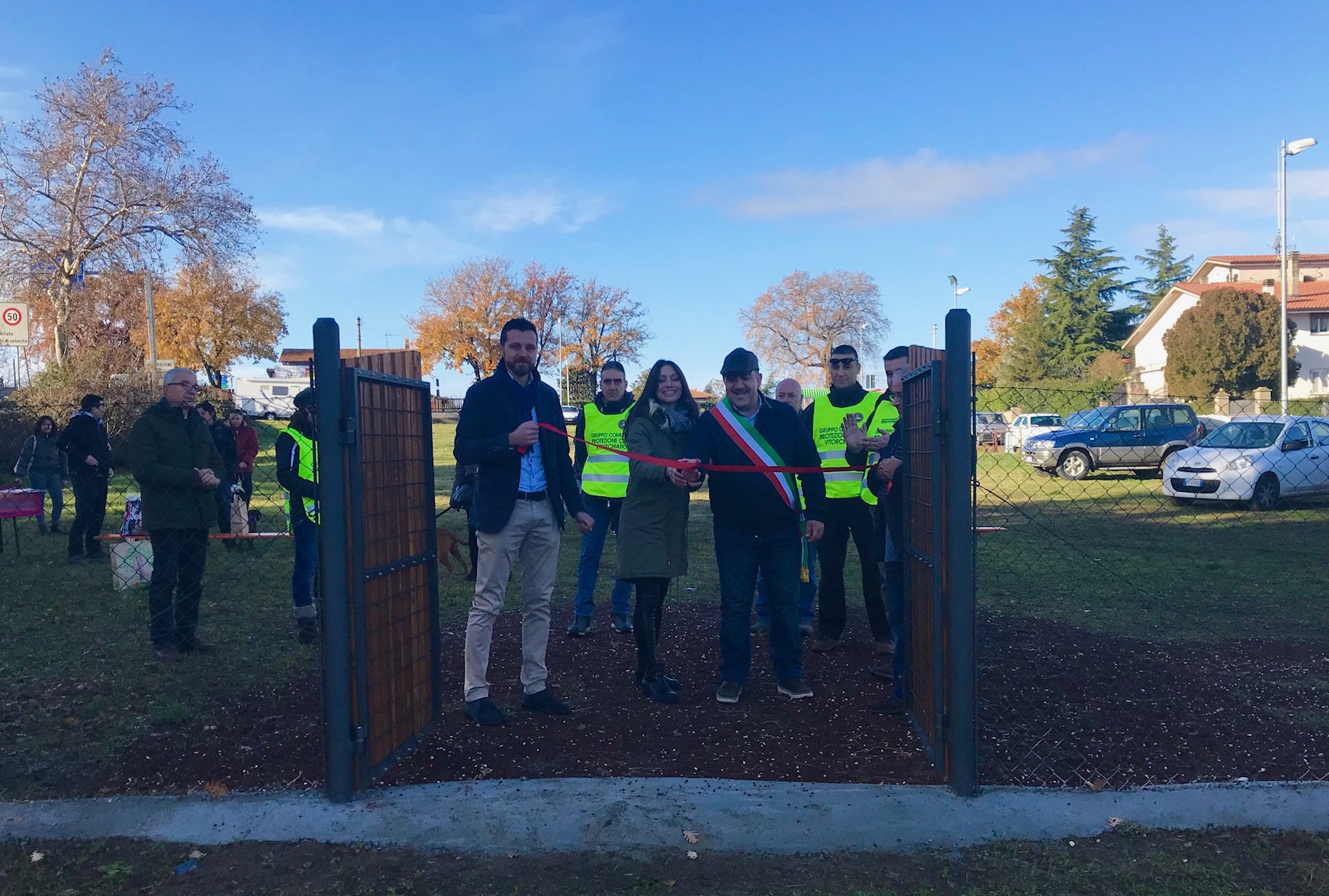 VITORCHIANO, INAUGURATA LA PRIMA AREA DI SGAMBATURA PER CANI.