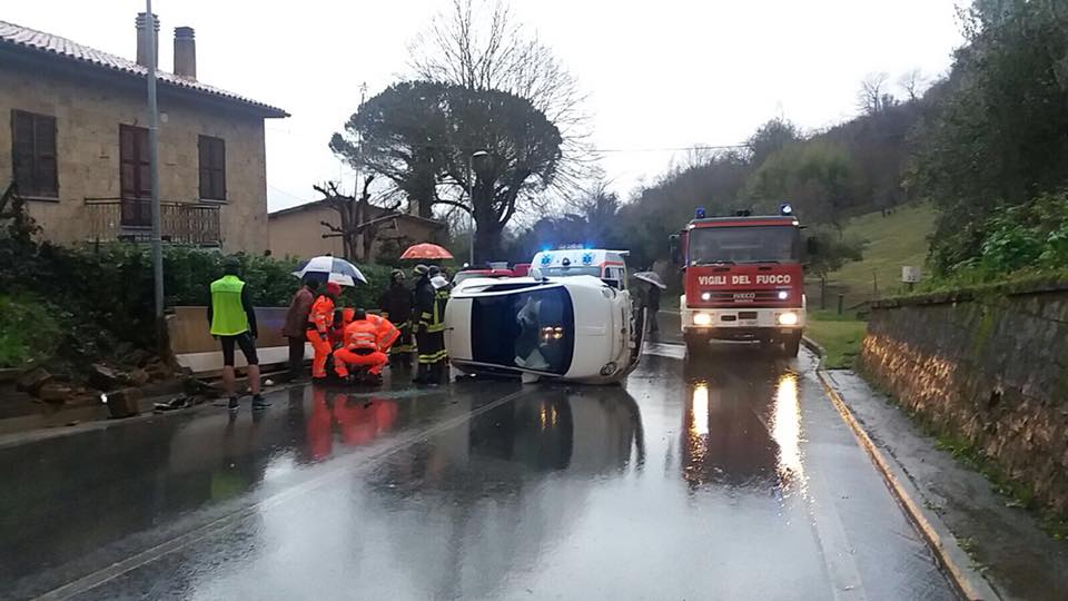 VIABILITA’, PROVINCIA INTERVIENE SU SR 71 ORVIETO SCALO-RUPE: PREVISTA STESURA MICRO TAPPETO DRENANTE PER RIDUZIONE PERICOLO SLITTAMENTI.