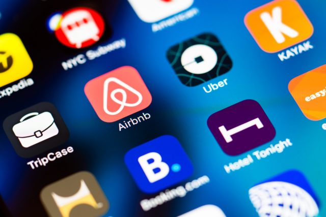 RADIO 4.0. AGCOM: BUSINESS RADIOFONIA NEL WEB E’ NEL MULTI-SIDED. ANALOGIE CON MODELLO DI BUSINESS FM, MA COMPETIZIONE COMMERCIALE CON ATTORI IP.