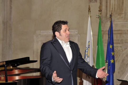 AL ROTARY CLUB DI OSTIA IL CONCERTO DEL TENORE CLAUDIO ROCCHI.