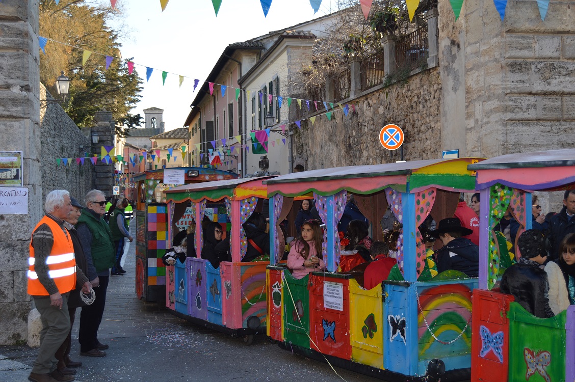 NUOVA SFILATA PER IL 25ESIMO CARNEVALE DEI BAMBINI DI ACQUASPARTA