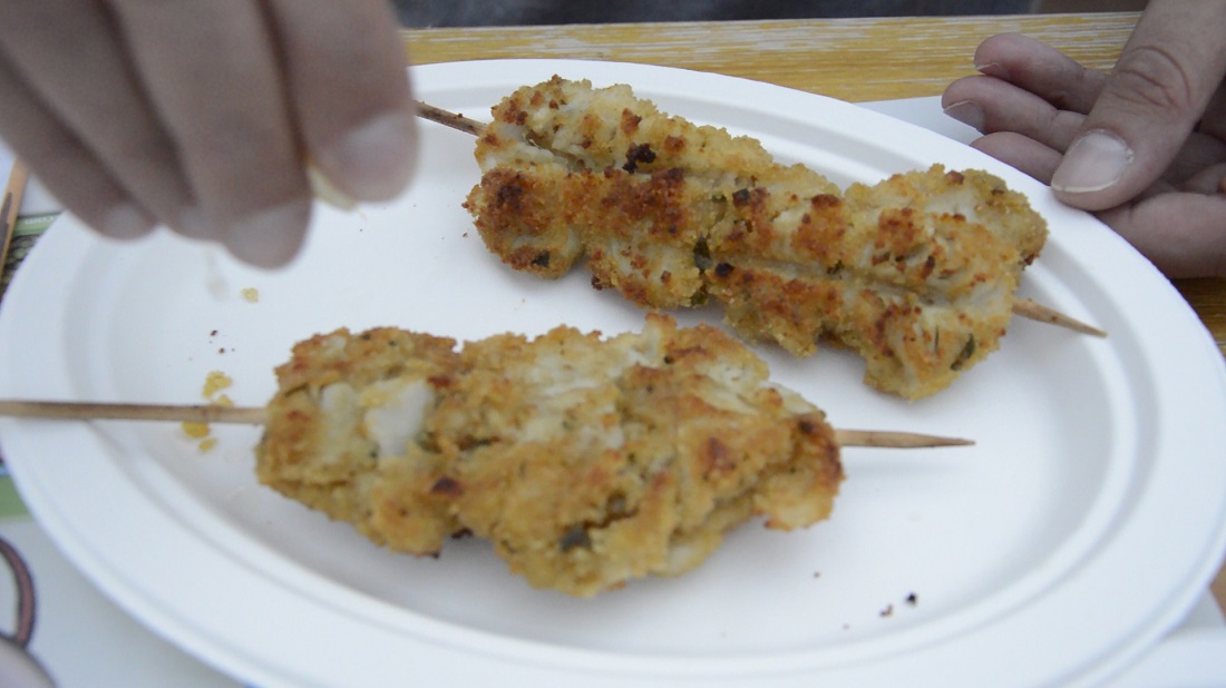 SPECIALITÀ E MUSICA ALLA SAGRA DEL GAMBERO E DEL PESCE DEL TRASIMENO.