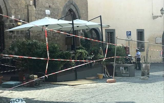 SOPRALLUOGO IN PIAZZA DE’ RANIERI PER LO “SGROTTAMENTO” DI UNA PARTE DELLA PAVIMENTAZIONE DAL SELCIATO.