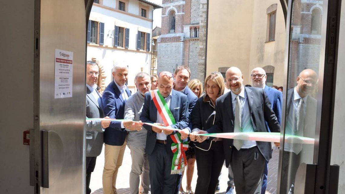 A MARSCIANO IL PRIMO “DIGIPASS DELL’UMBRIA”: MARINI E BARTOLINI, “UN LUOGO APERTO AI CITTADINI PER ABBATTERE LE BARRIERE DIGITALI A FAVORE DI UN PROCESSO DEMOCRATICO”.