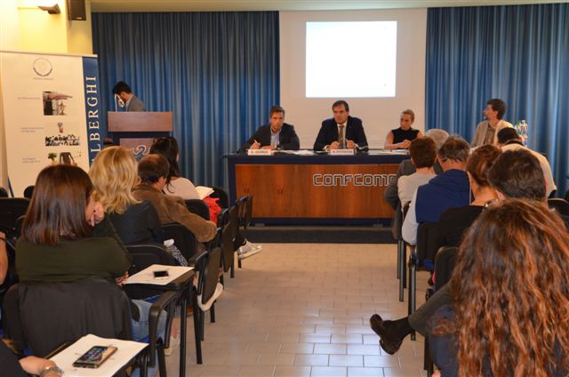 TURISMO IN UMBRIA, ANCORA SEGNALI POSITIVI MA VANNO SOSTENUTI CON MISURE STRUTTURALI. IL PUNTO NELL’ASSEMBLEA FEDERALBERGHI CONFCOMMERCIO A PERUGIA, CHE HA FORNITO ANCHE DATI PESANTI SUL “SOMMERSO TURISTICO”.