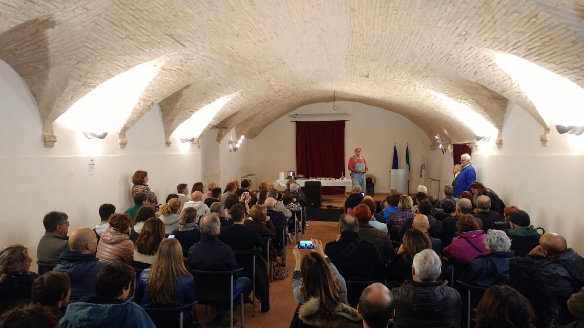 GIANO DELL’UMBRIA – PROSEGUE “LA MANGIAUNTA” – IL PROGRAMMA DI SABATO 3 E DOMENICA 4 NOVEMBRE 2018 | LUNEDI’ 5 NOVEMBRE “CARTA OLIATA”
