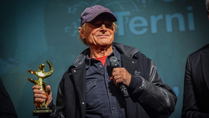 GRANDE EMOZIONE PER TERENCE HILL CHE HA RICEVUTO IL PREMIO ANGELO ALLA CARRIERA AL POPOLO E RELIGIONI – TERNI FILM FESTIVAL.