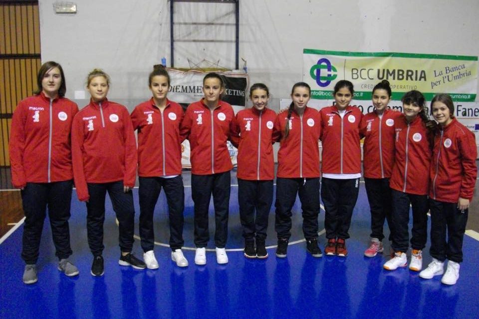 UNDER 14 AZZURRA ORVIETO:LE RAGAZZE DI DE FRAIA SUPERANO SANSEPOLCRO.