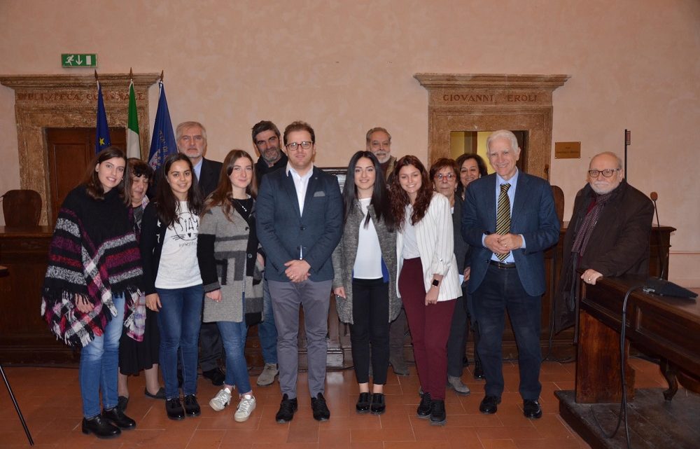 NARNI, PREMIO VISCIONE: CONSEGNATI STAMATTINA RICONOSCIMENTI A STIDENTESSE DEL LICEO GANDHI.