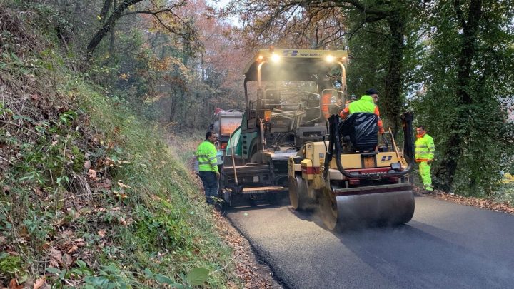SULLE STRADE COMUNALI LAVORI IN CORSO DI SVOLGIMENTO E DI PROSSIMA ESECUZIONE.
