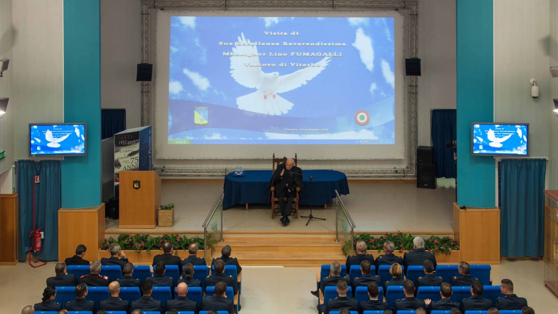 GLI ALLIEVI MARESCIALLI DELL’AERONAUTICA MILITARE INCONTRANO IL VESCOVO DI VITERBO MONSIGNOR FUMAGALLI IN VISITA ALLA SCUOLA MARESCIALLI