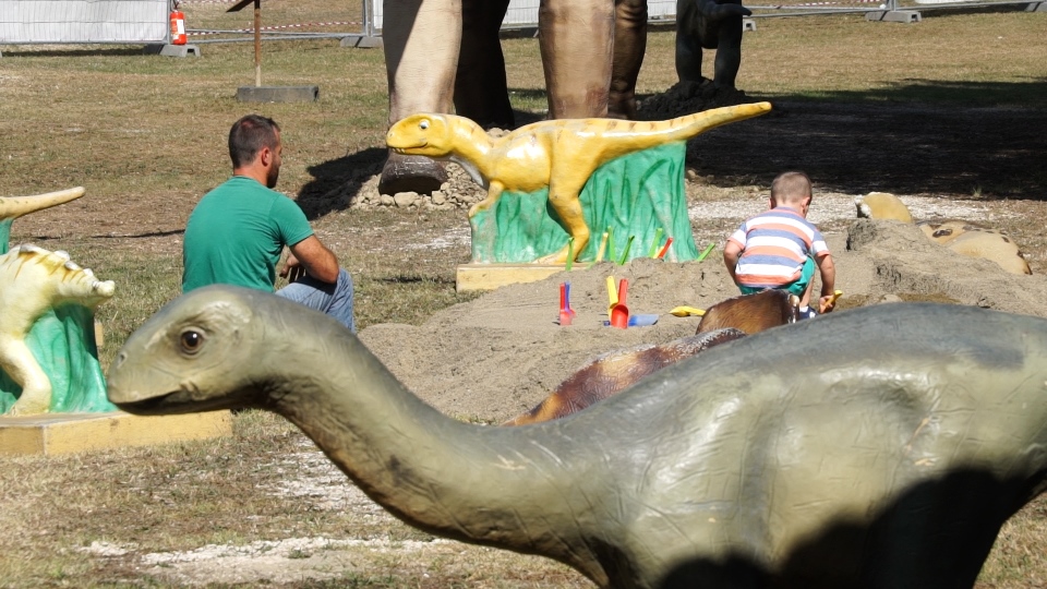 AMELIA, IL MONDO DEI DINOSAURI VISITABILE OGNI GIORNO FINO AL 6 GENNAIO