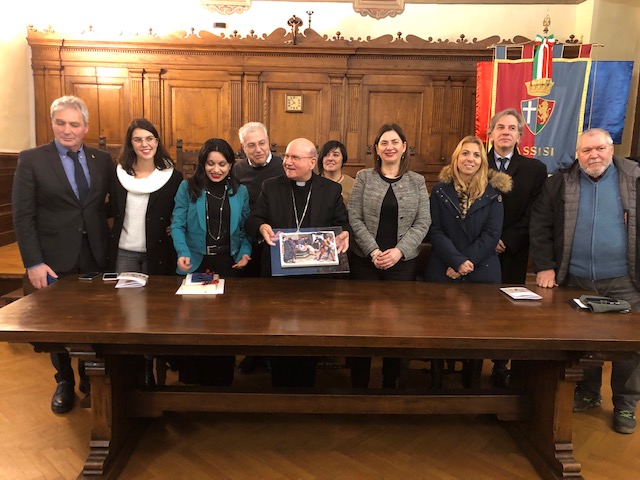 IL CONSIGLIO COMUNALE HA ACCOLTO IL VESCOVO. IL SINDACO PROIETTI: “SIAMO TUTTI ACCOMUNATI NELLO SPIRITO DI SERVIZIO”. SORRENTINO: “LA POLITICA E’ UN DOVERE DI TUTTI, UN GRANDE ATTO DI CARITA’”