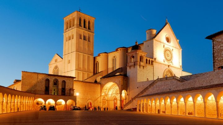 “M’ILLUMINO DI MENO”, LA CITTA’ DI ASSISI  SPEGNE I MONUMENTI.AL BUIO LA ROCCA MAGGIORE E MINORE,  IL CAMPANILE  DELLA TORRE DEL POPOLO E LE BASILICHE PAPALI