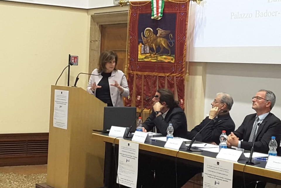 CULTURA: “VENEZIA PONTE DI PACE TRA ORIENTE E OCCIDENTE: L’UTOPIA DI UNA INTEGRAZIONE POSSIBILE” – LA PRESIDENTE DELL’ASSEMBLEA LEGISLATIVA E DELLA CALRE, PORZI A CONFERENZA PRESSO UNIVERSITÀ IUAV DI VENEZIA