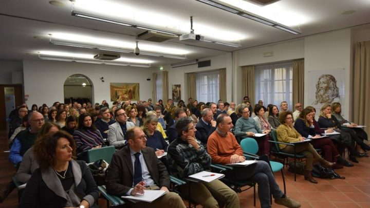 L’ABUSIVISMO EDILIZIO E LE PROCEDURE TECNICHE E AMMINISTRATIVE, OLTRE CENTO ISCRITTI AL CORSO A VILLA UMBRA