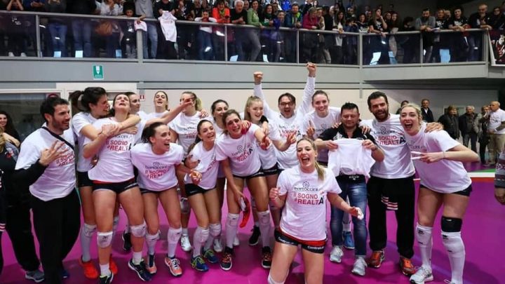VOLLEY, BARTOCCINI GIOIELLERIE PERUGIA IN FESTA PER LA PROMOZIONE IN SERIE A