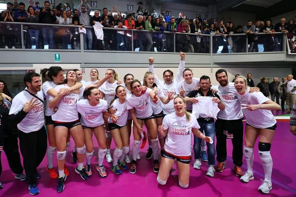 VOLLEY, BARTOCCINI GIOIELLERIE PERUGIA IN FESTA PER LA PROMOZIONE IN SERIE A