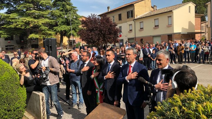 UN 25 APRILE SPECIALE E RICCO DI EMOZIONI INAUGURATA LA TARGA A GIOVANNI BECCHETTI DEPOSTA LA CORONA AL MONUMENTO AI CADUTI