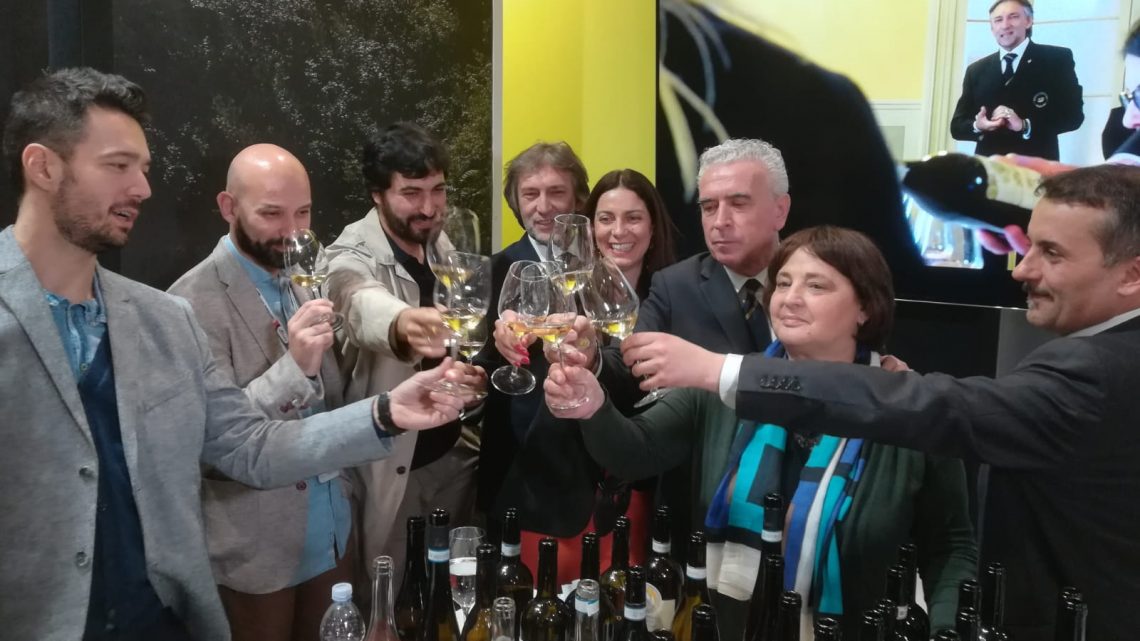 PRESENTATA AL VINITALY NEL PADIGLIONE DELLA REGIONE UMBRIA   LA SESTA EDIZIONE DI   “ONLY WINE FESTIVAL” 