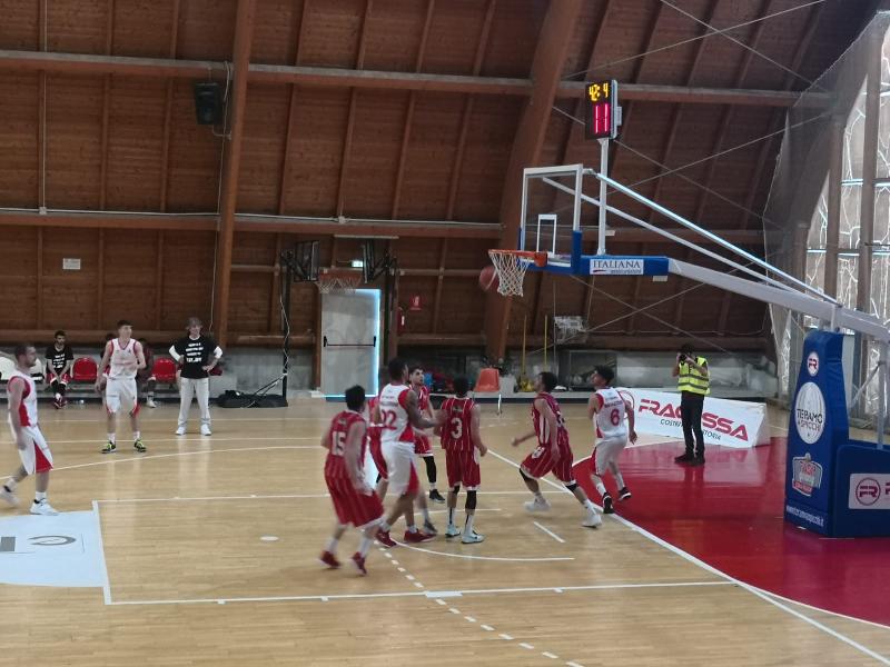 SERIE C SILVER PLAYOFF GARA 3: IL TERAMO A SPICCHI SUPERA L’ORVIETO BASKET E VOLA IN SEMIFINALE.
