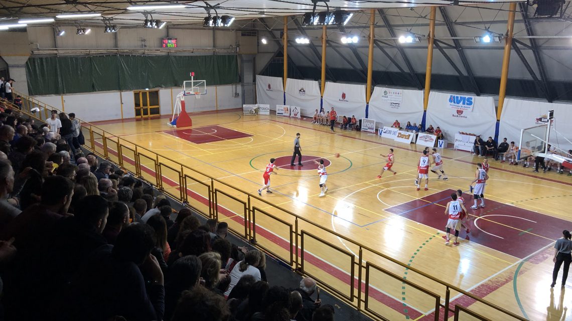 FINALE PLAY-OFF, GARA 1 E’ DELLA VIRTUS: BATTUTA LA TASP TERAMO 65-63 IN UN PALASIR DI FUOCO