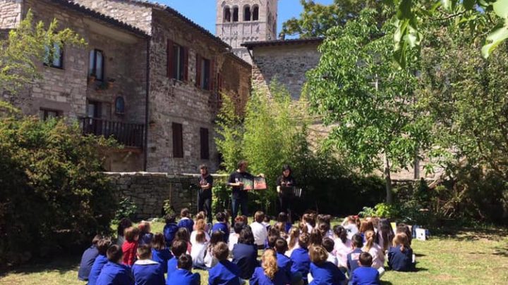 “BIRBA CHI LEGGE – ASSISI FA STORIE”.OLTRE 70 VENETI IN 4 GIORNI: IL FESTIVAL DI NARRAZIONE PER BAMBINI E RAGAZZI E’ PRONTO AD APRIRE I SUOI SIPARO