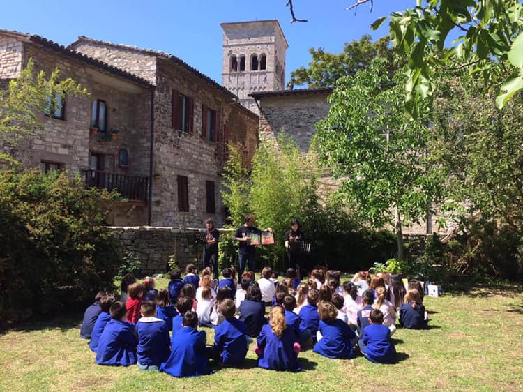 “BIRBA CHI LEGGE – ASSISI FA STORIE”.OLTRE 70 VENETI IN 4 GIORNI: IL FESTIVAL DI NARRAZIONE PER BAMBINI E RAGAZZI E’ PRONTO AD APRIRE I SUOI SIPARO