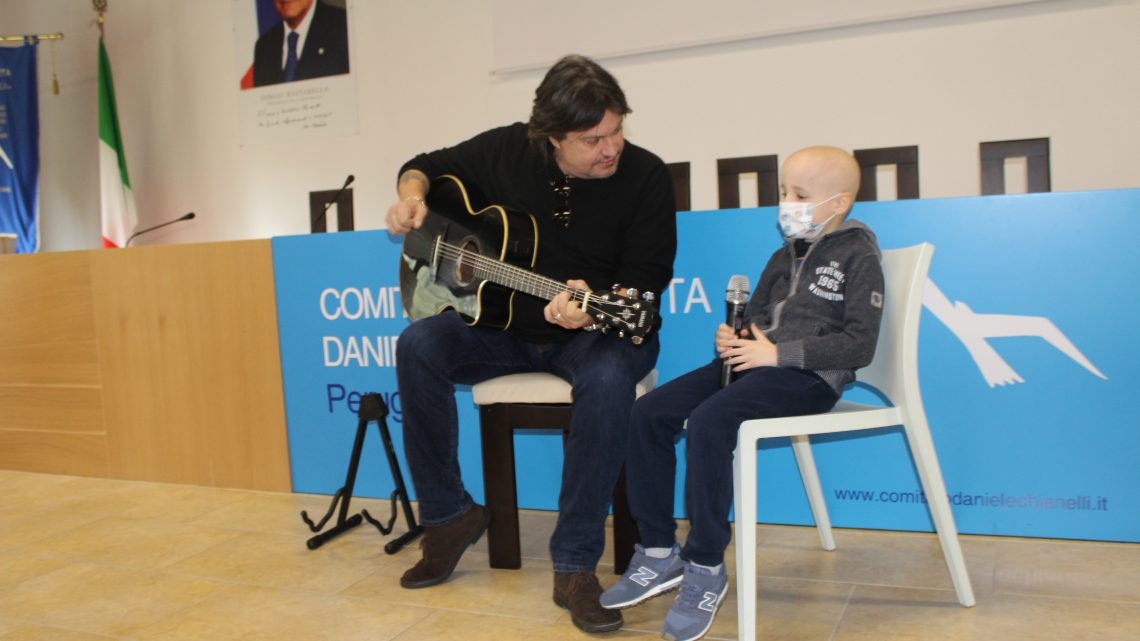 CRISTIANO DE ANDRE’ TRA I BIMBI  DEL CHIANELLI