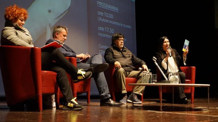 LUIS SEPULVEDA IN CITTA’, UN INCONTRO DI SUCCESSO  STRACOLMO IL LYRICK CON OLTRE MILLE STUDENTI  E IL SINDACO PROIETTI ANNUNCIA  “ASSISI PRESENTA LIBRI”