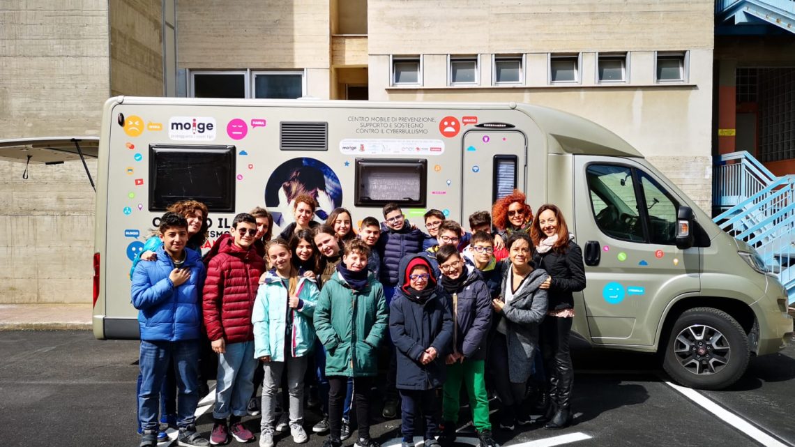 FA TAPPA A PERUGIA LA NUOVA CAMPAGNA DEL MOIGE “GIRO D’ITALIA:CENTRO MOBILE DI SOSTEGNO E SUPPORTO PER LE VITTIME DI BULLISMO E CYBERBULLISMO”